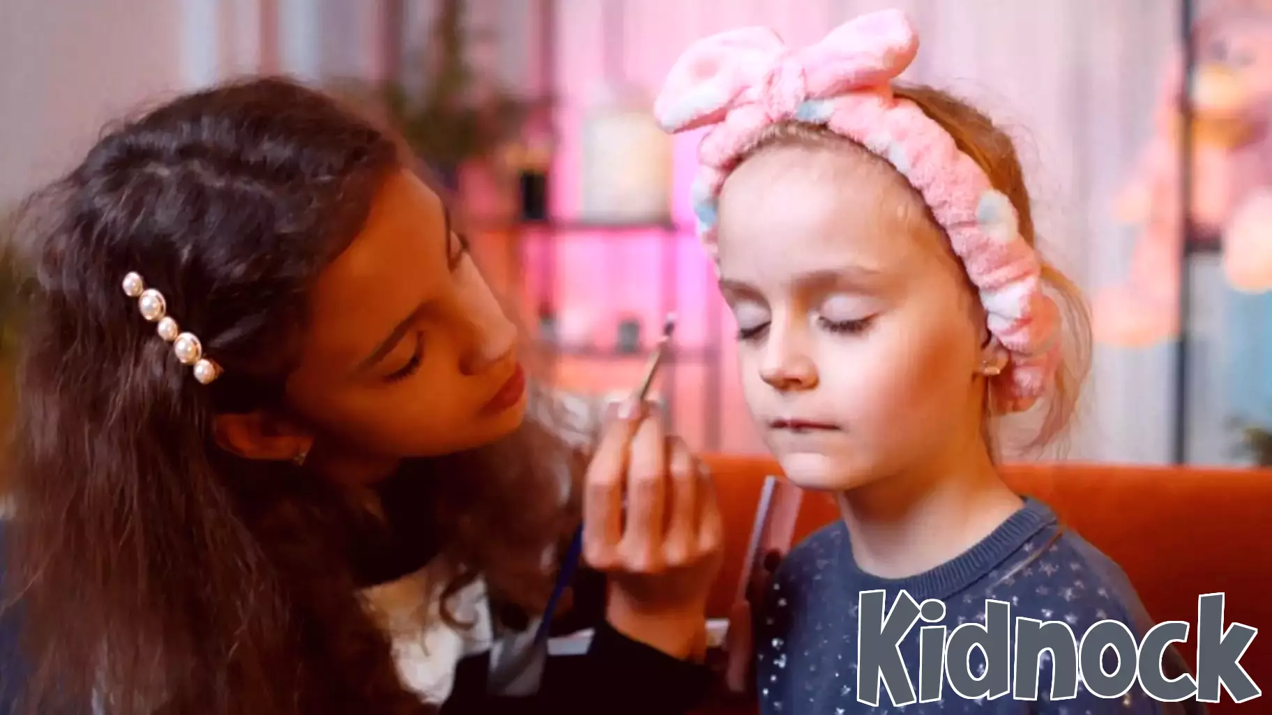 Expert weighs in on children and makeup usage