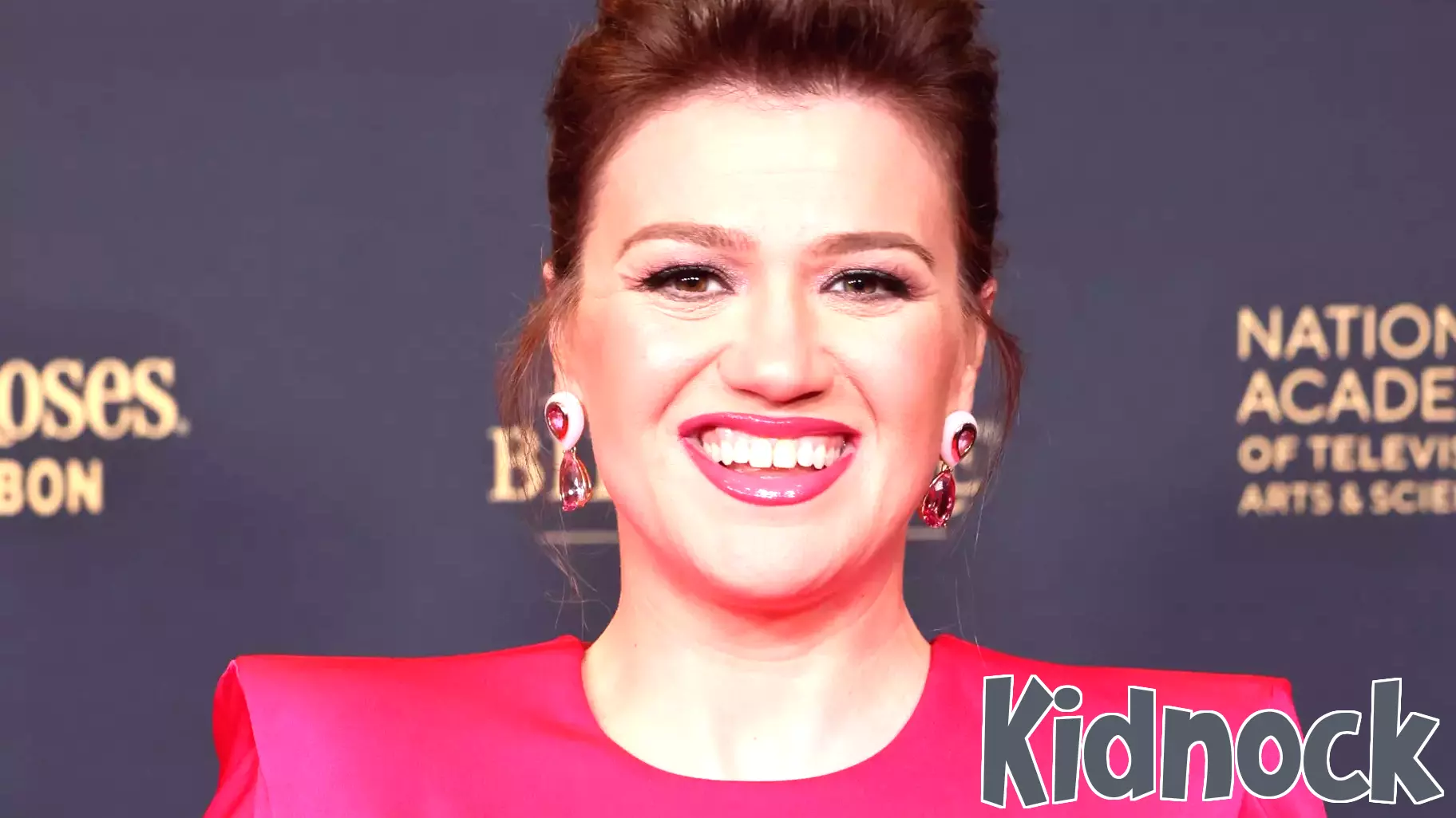 Kelly Clarkson Reflects on the Challenges Following Her 'American Idol' Victory