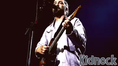 Noah Kahan's Emotional Performance Captivates Boston Audience